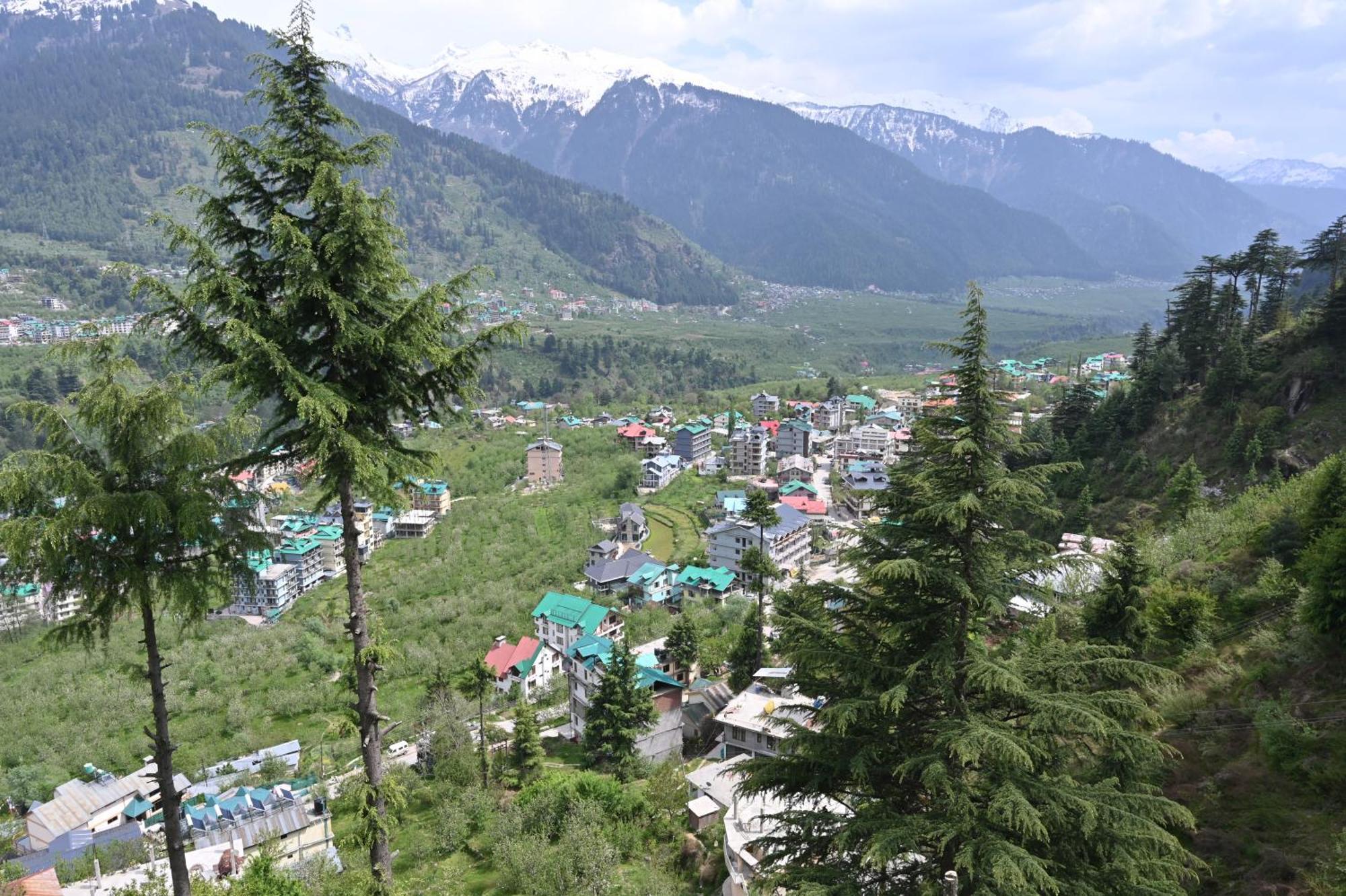 Hotel Seven Hills Manali Экстерьер фото