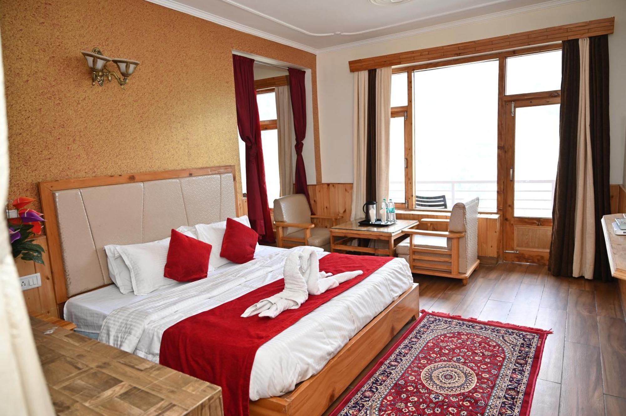 Hotel Seven Hills Manali Экстерьер фото