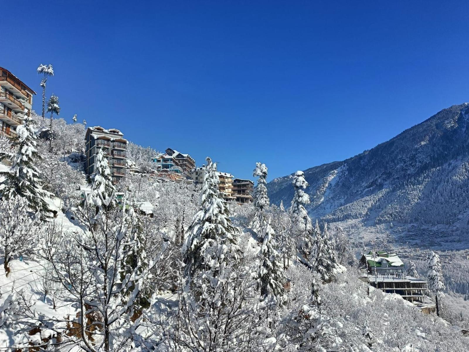 Hotel Seven Hills Manali Экстерьер фото