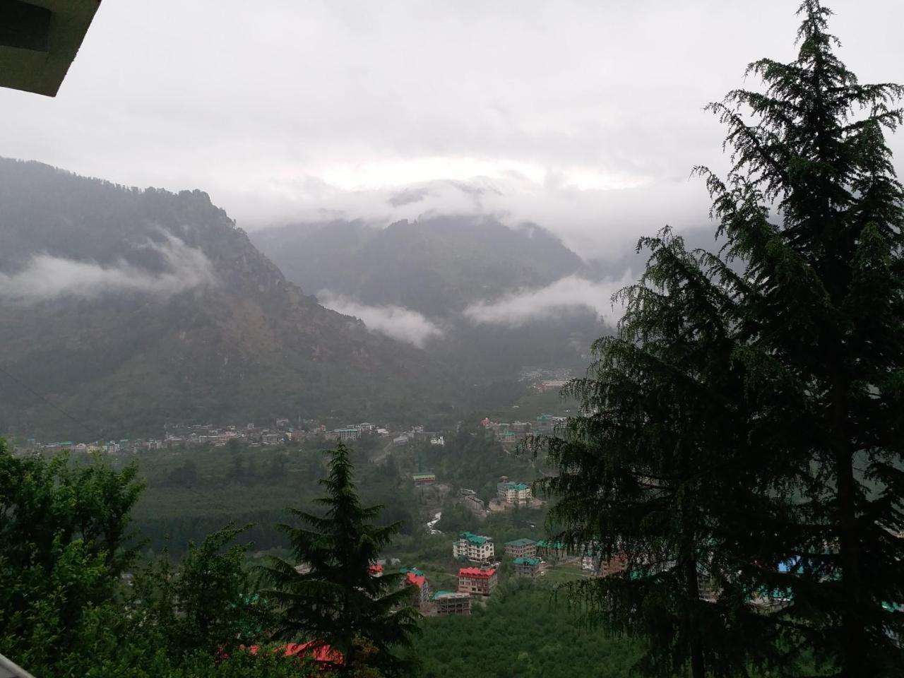 Hotel Seven Hills Manali Экстерьер фото