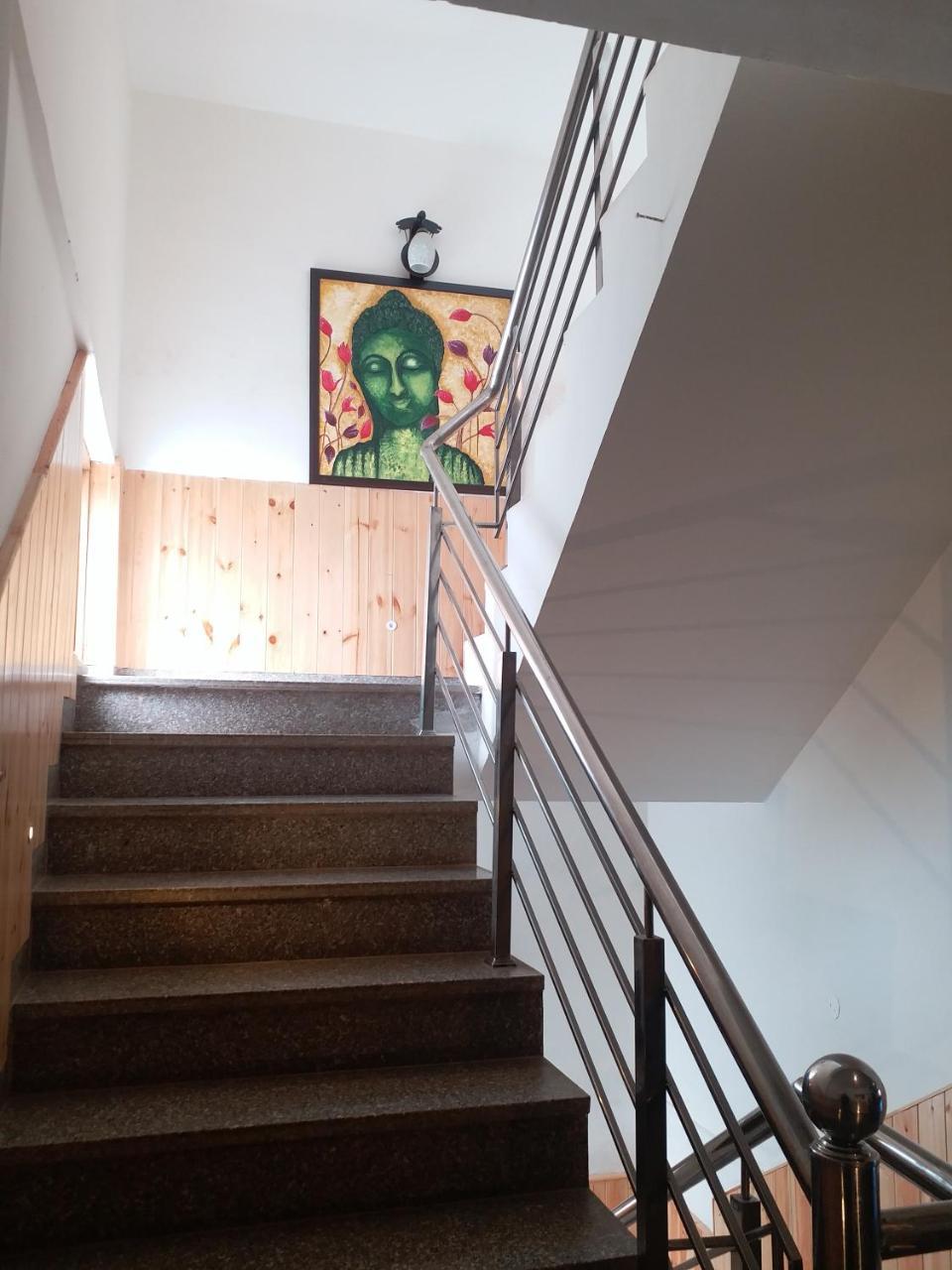 Hotel Seven Hills Manali Экстерьер фото
