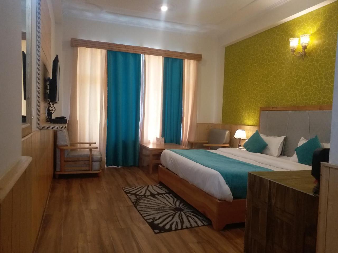 Hotel Seven Hills Manali Экстерьер фото